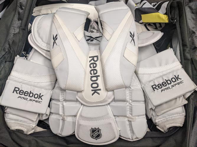 Like new Goalie Chest Protector Senior Used Medium Reebok Pro spec