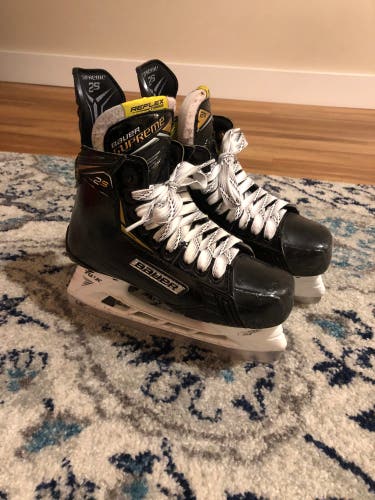 Junior Bauer Regular Width  Size 3 Supreme 2S Hockey Skates