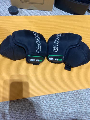 Vaughn SLR2 Goalie knee /thigh guards