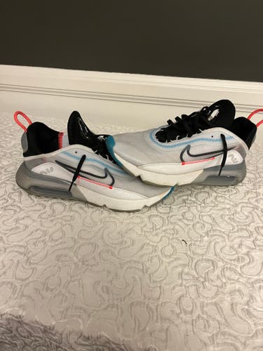 White Adult Men's Used Size Men's 10.5 (W 11.5) Nike Shoes