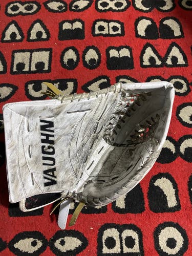 Used Vaughn Velocity V5 7900 Glove