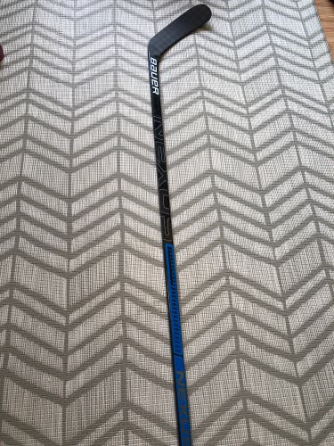 Intermediate Right Handed P92m Bauer Nexus League Hockey Stick