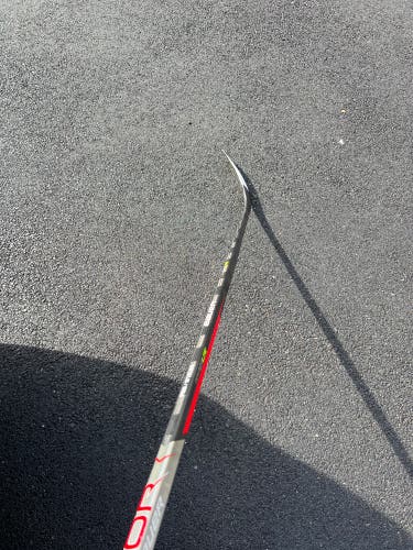 Senior Right Handed  Vapor Hyperlite Hockey Stick