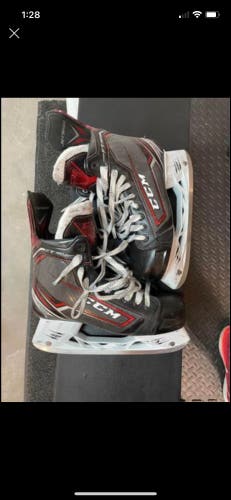 Senior CCM Regular Width Size 7.5 JetSpeed FT380 Hockey Skates