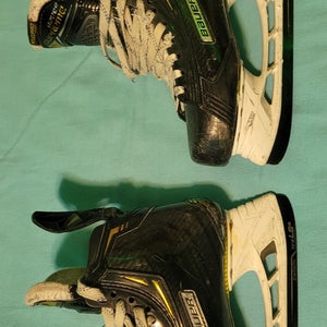 Youth Used Bauer Supreme 2S Pro Hockey Skates Regular Width Size 5