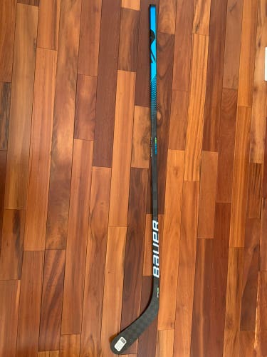 Senior RH P92 87 Flex Nexus Geo Hockey Stick