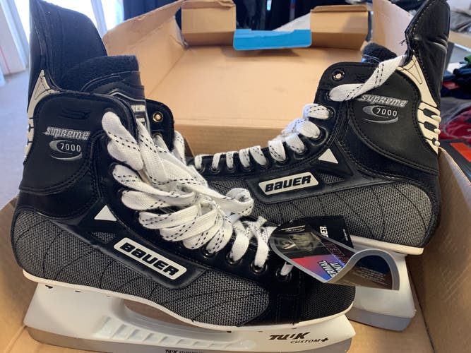 Senior Bauer Regular Width  Size 10.5 Supreme 7000 Hockey Skates