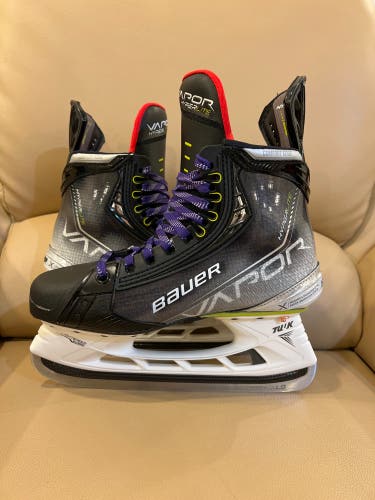 Used Bauer Regular Width Size 5 Vapor Hyperlite Hockey Skates