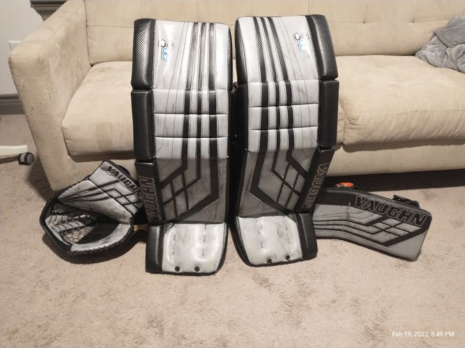 Used 34+2" Vaughn Full Right VE8 Goalie Full Set Pro Stock