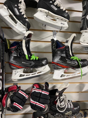Junior Bauer Size 2 Vapor X2.9 Hockey Skates