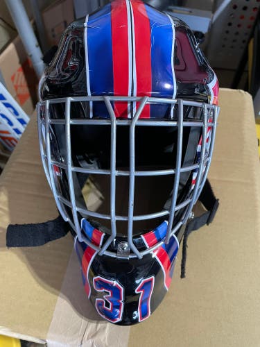 Used Vaughn VM7700 Goalie Mask