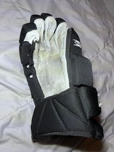 Miken hockey glove