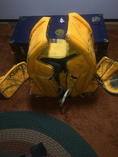 Used 36" Reebok Regular Premier II Goalie Full Set Pro Stock