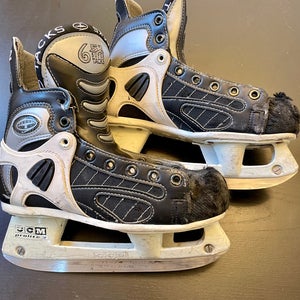 CCM 652 Super Tacks Ice Hockey Skates Size 5.0 D