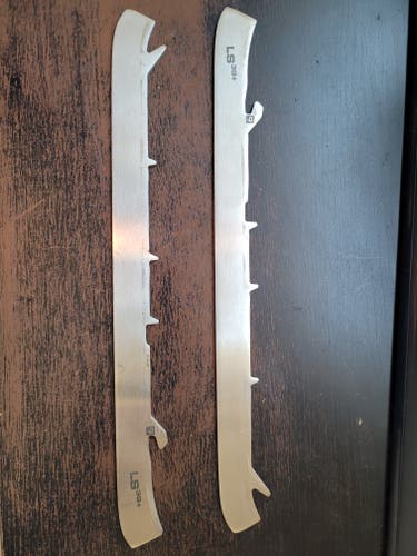 Used Bauer Goalie Steel size 9 LS G3+