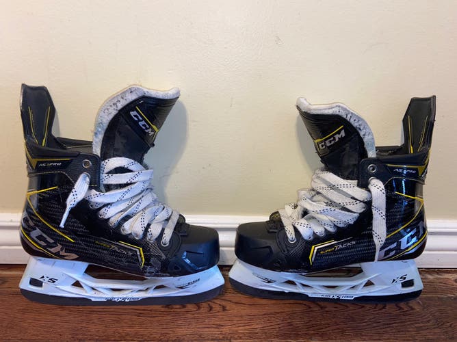 Senior CCM Regular Width Size 8 AS3 Pro Hockey Skates