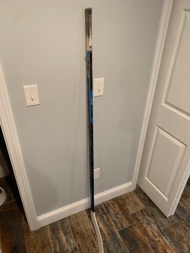 Senior Left Hand Mid Pattern  Nexus n2700 Hockey Stick