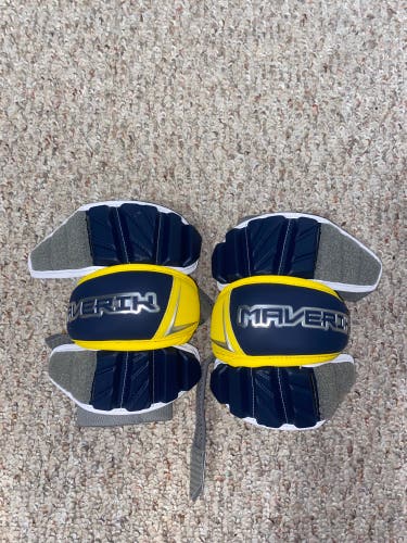 New Large Michigan Team Issued Maverik Rome Arm Pads