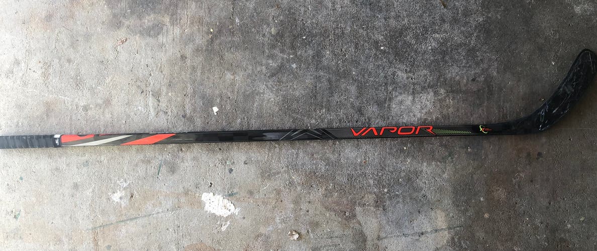 Senior Right Handed Mid Pattern  Vapor FlyLite Hockey Stick
