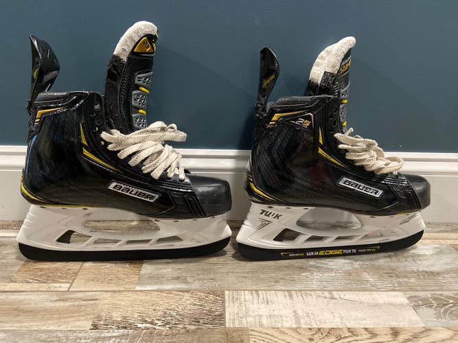 New Bauer Regular Width  Size 9 Supreme 2S Pro Hockey Skates