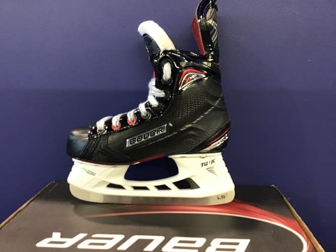 Junior New Bauer Vapor X700 Hockey Skates Regular Width Size 1.5