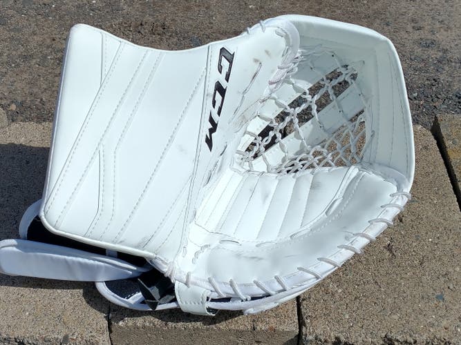CCM E3.9 Catcher | White | Senior | Regular