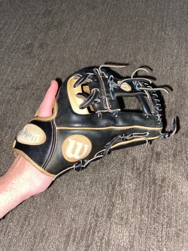 Infield 11.5" A2000 Baseball Glove