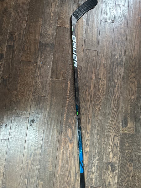 Senior Right Handed Mid Pattern Nexus Geo Hockey Stick