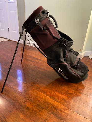 Titleist Stand And Carry Bag