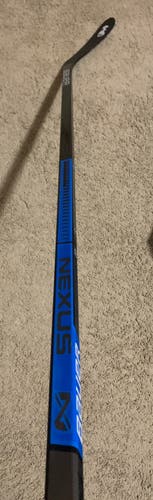 New Team Nexus Hockey Stick Senior Right Handed 77 Flex P28