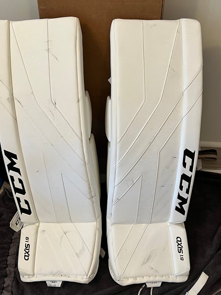 34" CCM Axis 1.9 Goalie Leg Pads