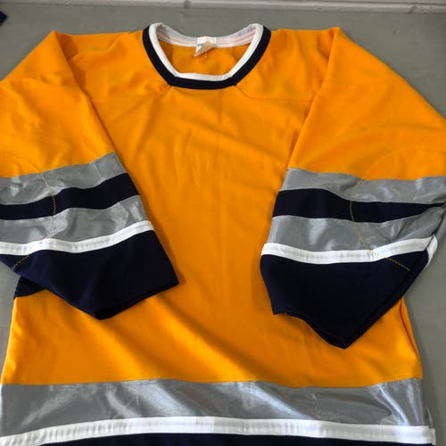 Nashville Preds colors mens small jersey