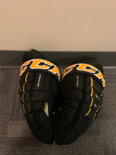 CCM 4 Roll Pro Gloves