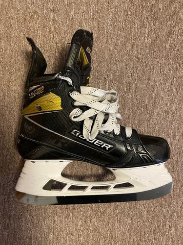 Senior Used Bauer Supreme UltraSonic Hockey Skates Size 8