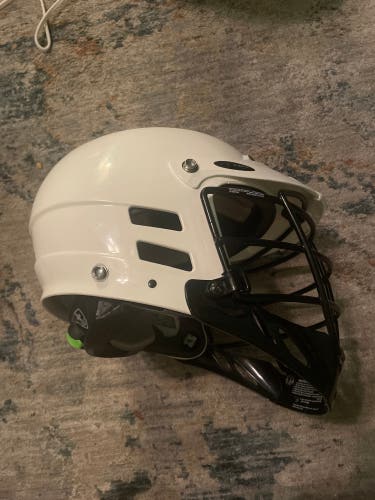 Youth cascade lacrosse helmet CLH2 (missing chin strap)