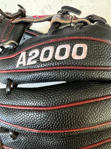 Infield 11.5" A2000 Baseball Glove