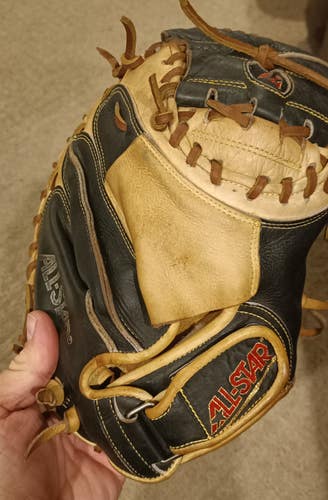 Used All Star Right Hand Throw CM3000SBT Catcher's Glove 33.5"