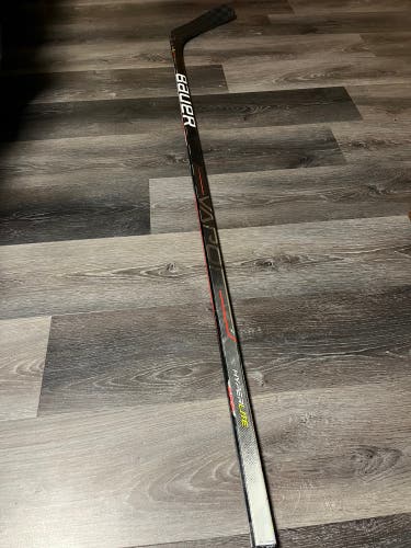 Senior Right Handed   Vapor Hyperlite Hockey Stick