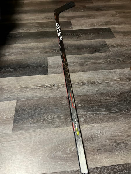 Senior Right Handed Vapor Hyperlite Hockey Stick
