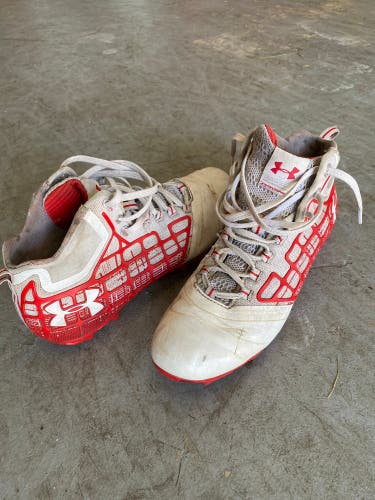 Red Men's Size 9.0 (Women's 10) Under Armour