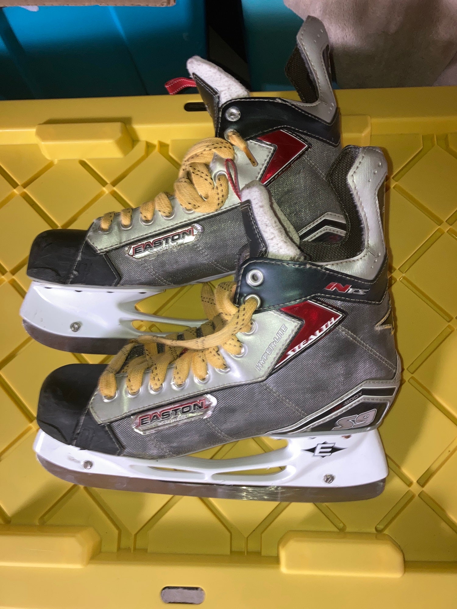 Used Easton STEALTH S17 Intermediate 4.0 Ice Hockey Skates