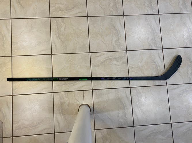 Intermediate Right Handed   Ribcor Trigger 5 Pro Hockey Stick