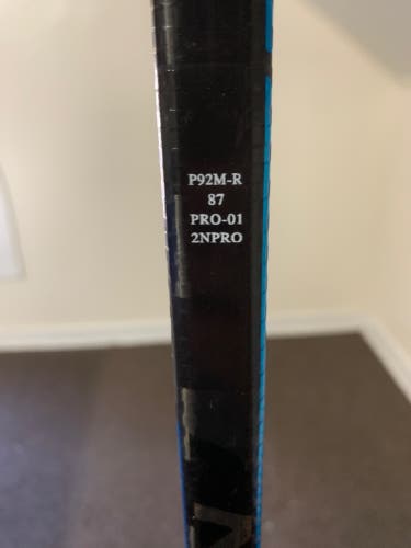 Senior Right Handed Mid Pattern Pro Stock Nexus 2N Pro Hockey Stick