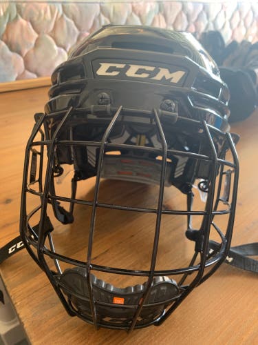 Ccm Tacks 910 Helmet and Cage