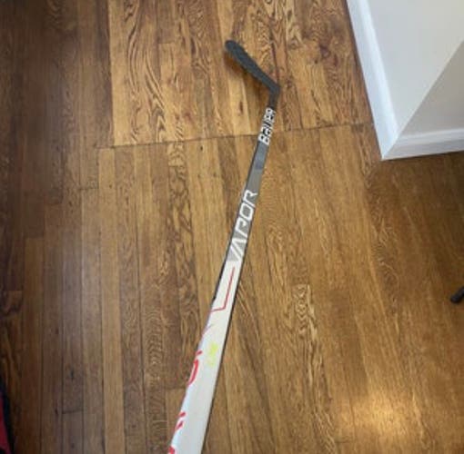 Brand New Left Hand, P92, 77 Flex Vapor Hyperlite Hockey Stick