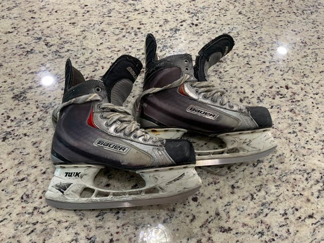Senior Bauer Regular Width Size 10 Vapor X60 Hockey Skates