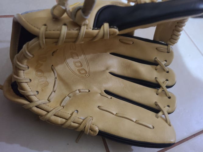 New Wilson Right Hand Throw Infield A2000 Baseball Glove 11.5"