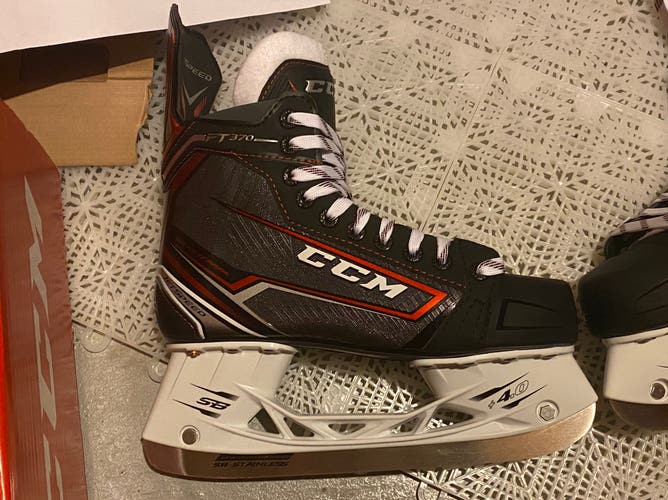 New CCM JetSpeed FT370 Hockey Skates Size 6D