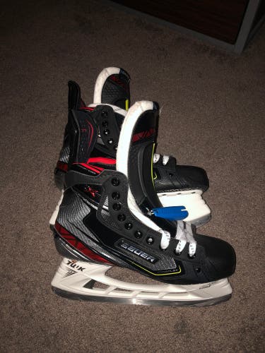 Senior Bauer Regular Width Pro Stock Size 8.5 Vapor 2X Pro Hockey Skates