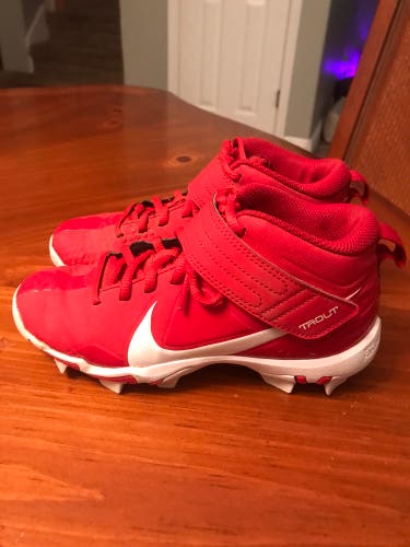 Red Nike Force Trout 7 Keystone  (Size 3Y)
